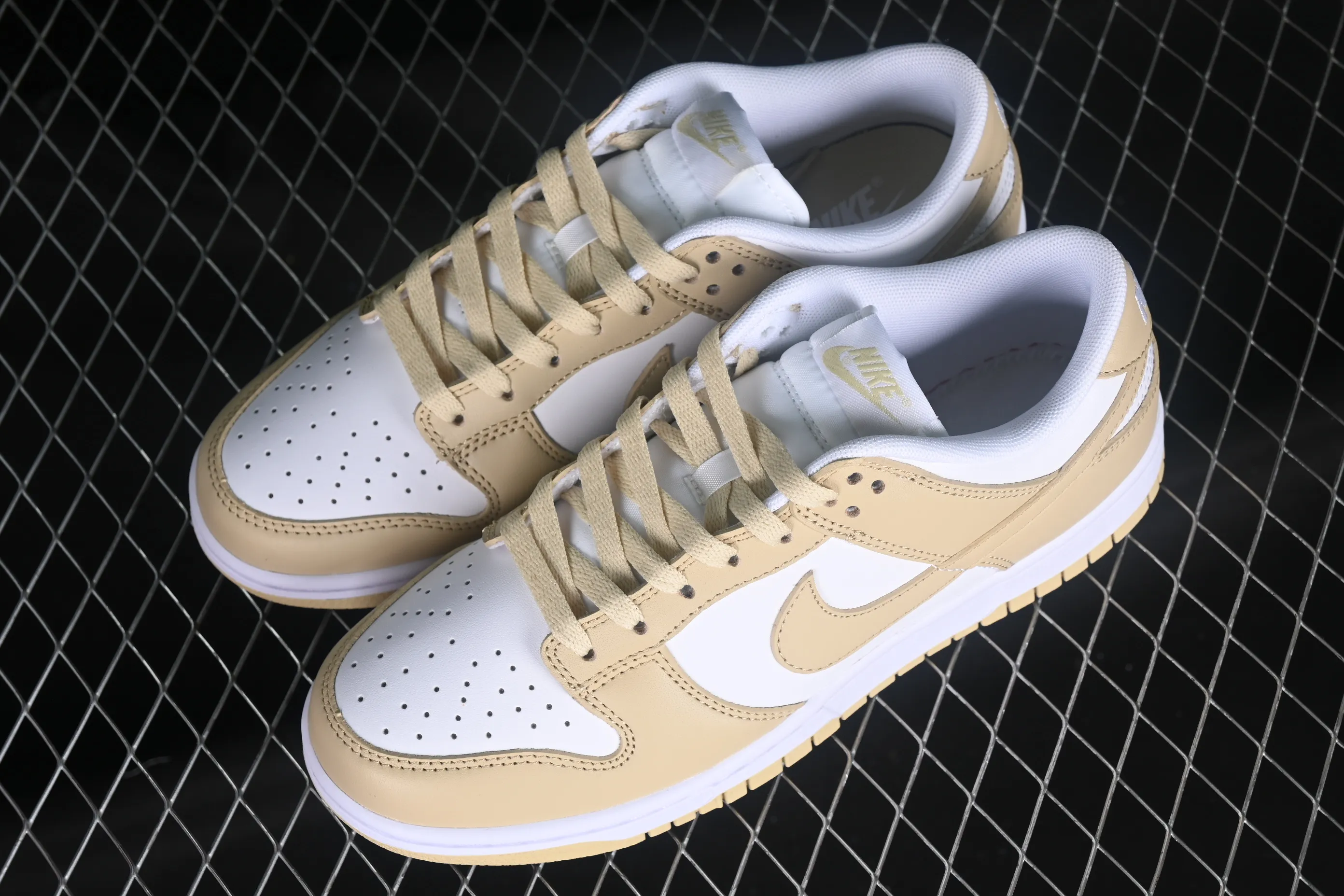All categories Nk SB Dunk series Nk SB Dunk Low low-top sneakers Z version Nk Dunk Low "Team Gold" golden wheat color SB low-top sports and leisure sneakers DV0833-100
